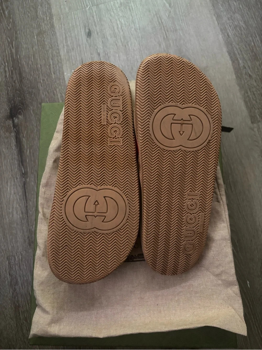 Gucci White Slide Sandals with Red and Green Stripes